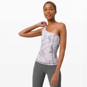 Size 2 Lululemon Cold Shoulder Tank
Diamond Dye Stargaze Pitch Grey